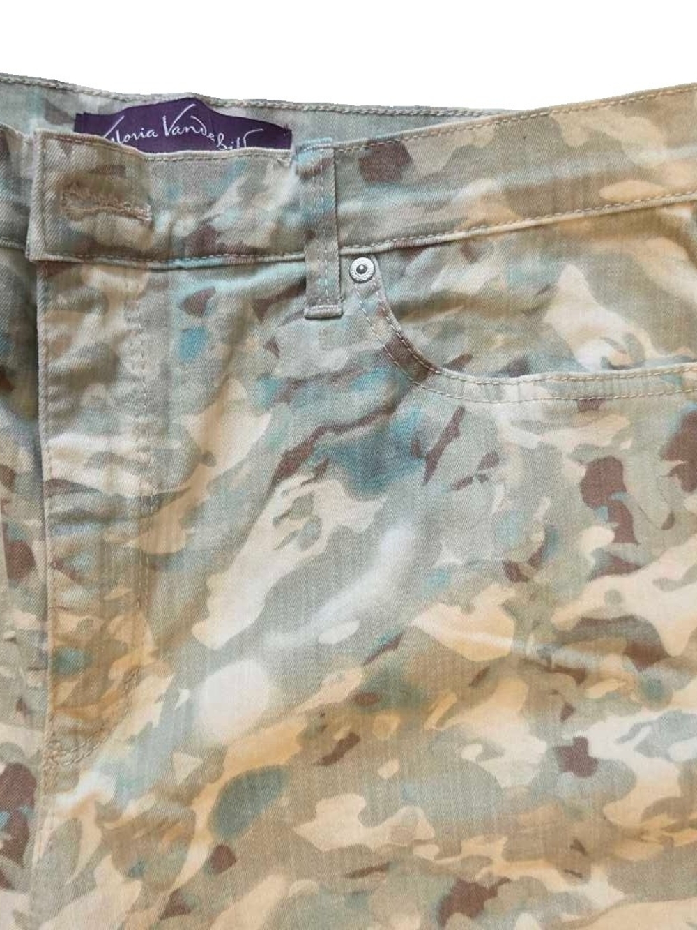 Gloria Vanderbilt Amanda Embroidered Camo Jeans - Size 14 - Picture 2 of 7